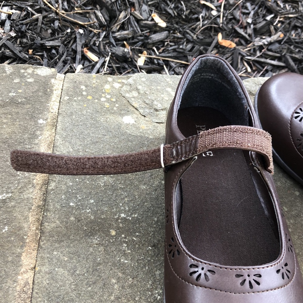 Girls brown Mary Jane shoes from The Children’s Place. Size 4. NWT. - Picture 7 of 8